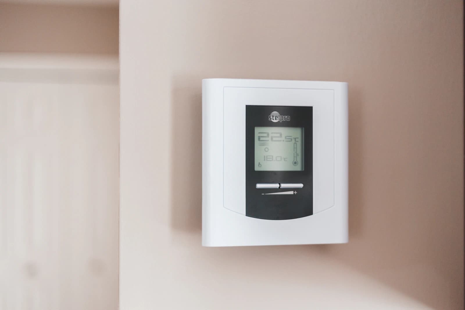 Display van een cv-ketel met thermostaatbediening en temperatuurweergave